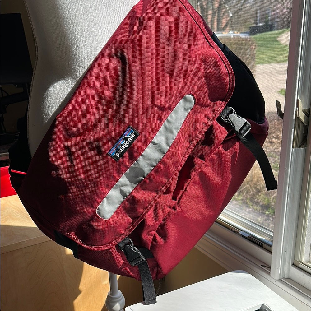 Patagonia Red Reflective XL critical mass Messenger Bag with Adjustable Strap